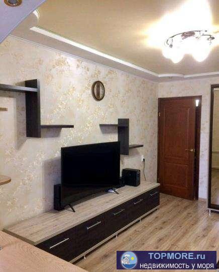 Продается теплая уютная квартира с отличным ремонтом. Окна стеклопакеты пластик, стояки тоже пластик, новые...