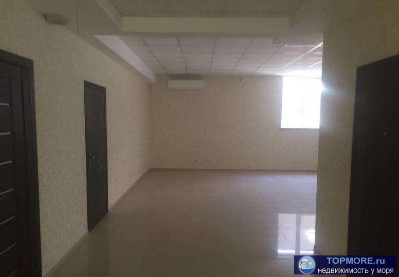 Сдается помещение свободного назначения 200 кв. м. на пр-те Октябрьской Революции. ПЕРВАЯ ЛИНИЯ! ВЫСОКИЙ ПЕШЕХОДНЫЙ И...