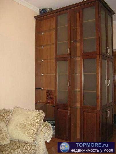 Продается отличная квартира в самом центре города Севастополя на Ленина 50.  ' Сталинка'.  В квартире дорогой и... - 1