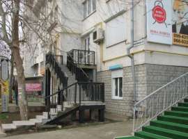 Сдаётся торгово-офисное на ул. Героев Сталинграда 95 кв.м. Первый...