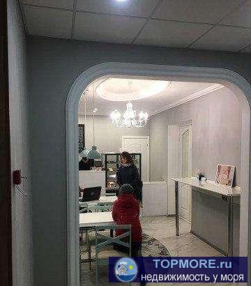 Сдается помещение свободного назначения 42 кв. м в центре Севастополя на Адмирала Октябрьского. ПЕРВАЯ ЛИНИЯ! ВЫСОКИЙ...