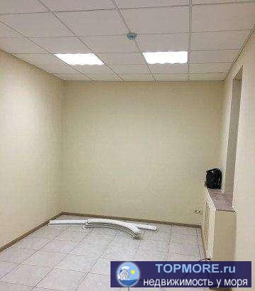 Сдается помещение свободного назначения 42 кв. м в центре Севастополя на Адмирала Октябрьского. ПЕРВАЯ ЛИНИЯ! ВЫСОКИЙ... - 2