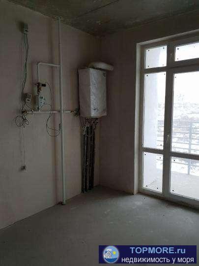 Продается трехкомнатная квартира в ЖК . Квартира светлая, теплая, окна выходят на гору Чатыр-Даг. Отопление... - 1