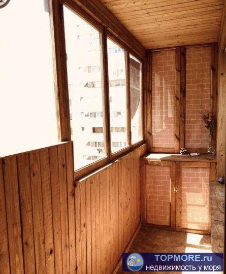 Сдается трехкомнатная квартира по Проспекту Октябрьской Революции, с видом на море! Удобное месторасположение! Рядом... - 1