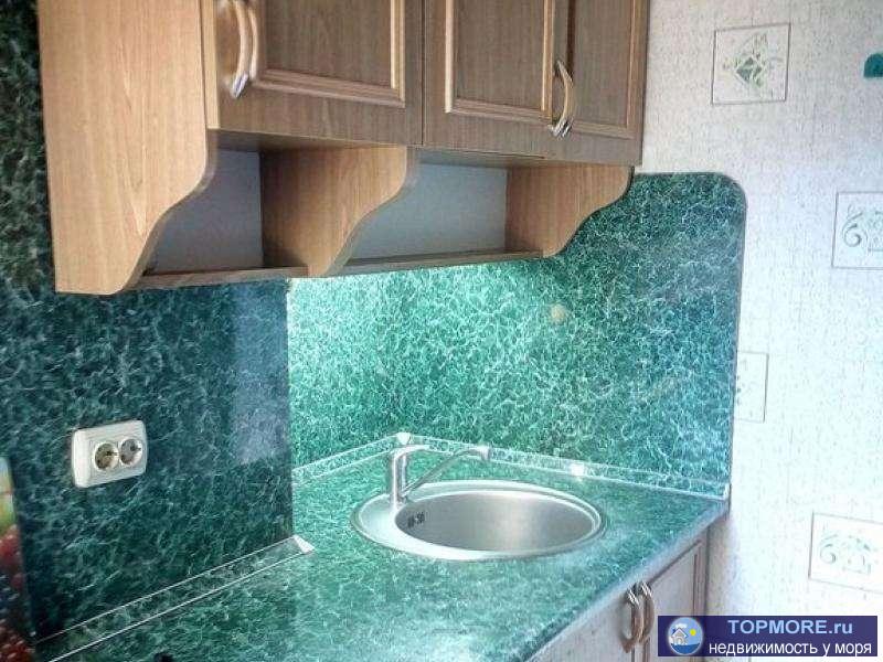 Продаётся однокомнатная квартира. Большая кухня, огромная лоджия, хороший ремонт. Документы РФ. Быстрый выход на...