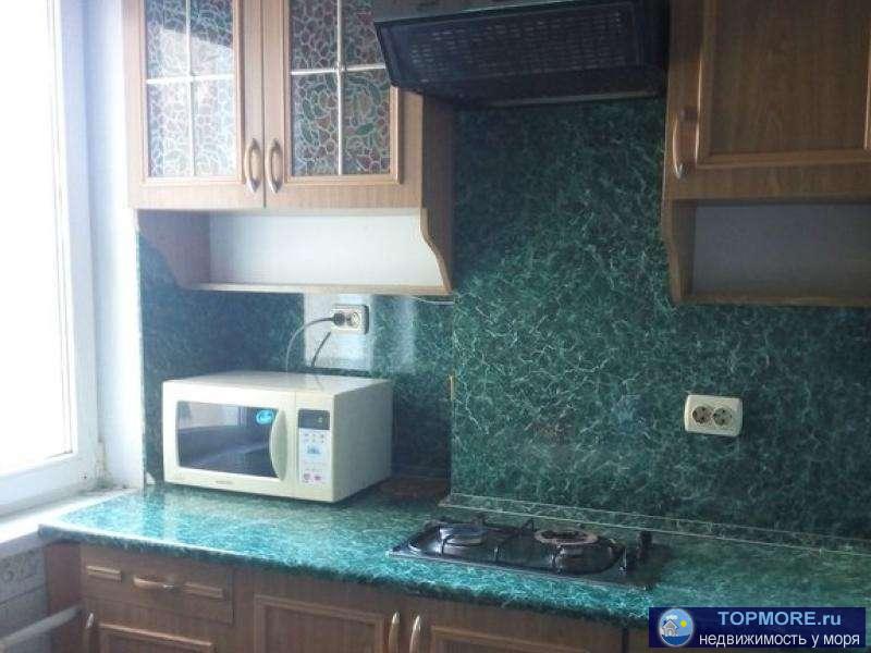 Продаётся однокомнатная квартира. Большая кухня, огромная лоджия, хороший ремонт. Документы РФ. Быстрый выход на... - 1