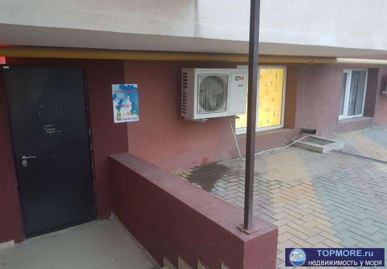 Сдается нежилое помещение площадью 109,9 кв.м. под офис или магазин. Две комнаты,санузел,не большая...