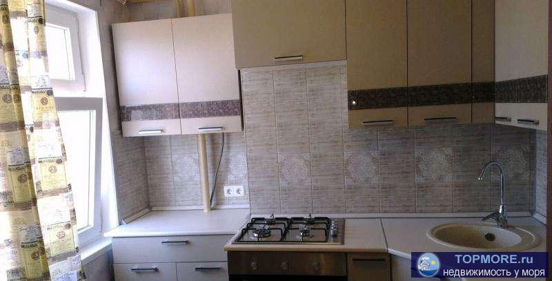 Сдается однокомнатная квартира на Комбрига Потапова (район Метро), лоджия - 9 кв.м  жилая - отапливаемая, с диваном,...