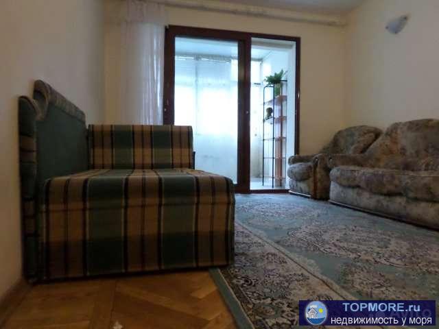 Кухня совмещена с балконом, комната совмещена с лоджией, раздвижная перегородка. - 2