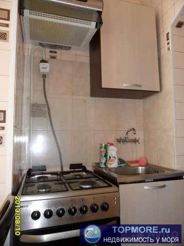 Квартира в хорошем состоянии.С мебелью. М/п окна, натяжные потолки. В комнатах ламинат, в прихожей и кухне линолиум.... - 1