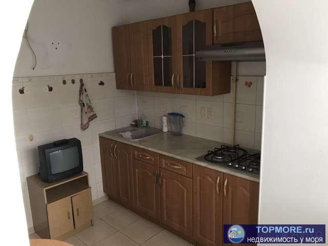 Продаётся 3х комнатная квартира со свежим ремонтом. В хорошем районе. Пластиковые окна, межкомнатные двери из массива... - 2