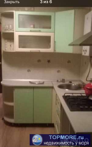 Двухкомнатная квартира на втором этаже санузел раздельный кухня с балконом совмещены.собственник.торг