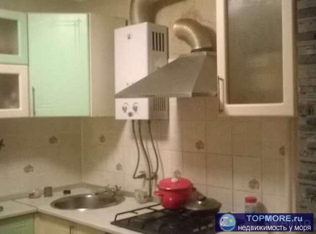 Двухкомнатная квартира на втором этаже санузел раздельный кухня с балконом совмещены.собственник.торг - 1