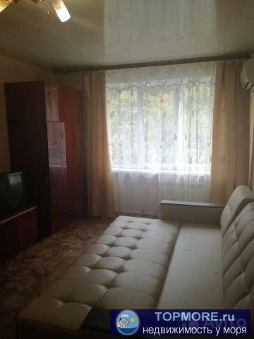 Продается однокомнатная квартира по ул Фрунзе. Комната 18 кв.м, кухня 6 кв.м , балкон. Отопление, Гор.вода...