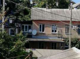 Продается 3-х комнатная квартира на 2 этаже двухэтажного кирпичного...