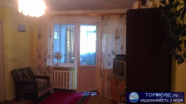 Продается 3х комнатная квартира (распашонка) в центре города на 2 этаже кирпичного дома. 2 изолированные спальные...