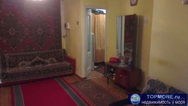 Продается 3х комнатная квартира (распашонка) в центре города на 2 этаже кирпичного дома. 2 изолированные спальные... - 1