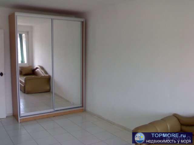 Туапсе-город курорт расположен на восточном побережье Чёрного моря,в 118-и км от Сочи - по автодороге.Население 63... - 1