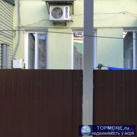 Продаётся 2х комнатная квартира, отдельный вход, новая электропроводка, комнаты проходные, есть место для пристройки...