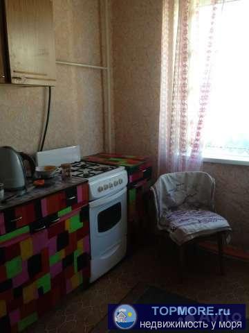 Продается двухкомнатная квартира на восьмом этаже девятиэтажного дома по улице Адмирала Макарова в городе Туапсе... - 2