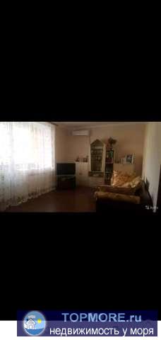 Продаю двух комнатную квартиру на первом высоком этаже. Комнаты раздельные, большая лоджия в одной комнате, большая...