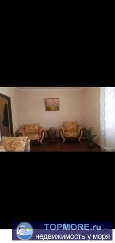 Продаю двух комнатную квартиру на первом высоком этаже. Комнаты раздельные, большая лоджия в одной комнате, большая... - 1