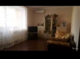 Продаю двух комнатную квартиру на первом высоком этаже. Комнаты...