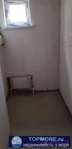 Продам трёхкомнатную квартиру на 9-ом этаже нового дома. С частичным ремонтом. Автономное газовое отопление. Закрытый... - 2