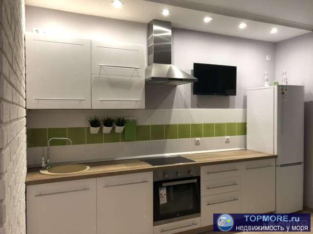 Евродвушка ,большая кухня-гостиная(15м2),спальня(15м2),санузел (5м2),коридор (5м2), лоджия(7,5м2), выход с двух...