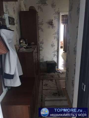 2-комн квартира 44 кв. м. 4 этаж пятиэтажного дома. Застекленный сухой балкон, м/п окна, новая сплитсистема, кухня,... - 1