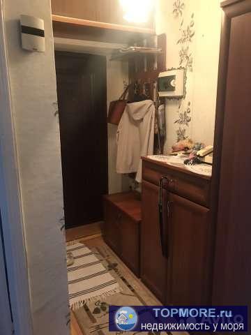 2-комн квартира 44 кв. м. 4 этаж пятиэтажного дома. Застекленный сухой балкон, м/п окна, новая сплитсистема, кухня,... - 2