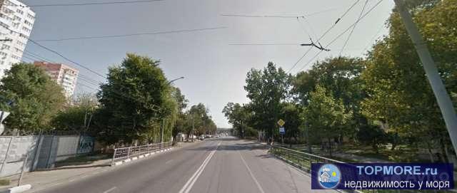 Двухкомнатная квартира 50 кв.м. без ремонта. Пластиковые окна, Сделана штукатурка. Рядом центральный рынок, торговый...