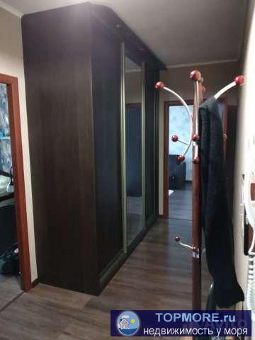 2-х комнатная улучшенной планировки, хороший ремонт, новая кухня, утепленная лоджия с выходом из двух комнат, рядом...