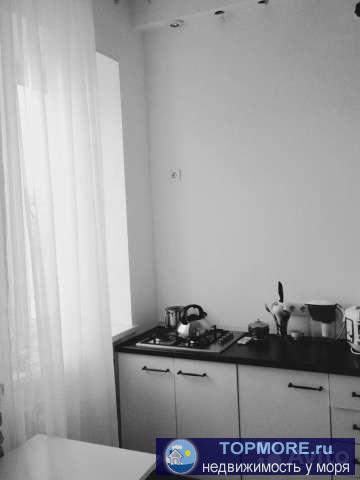 Продам Сталинку в самом центре города. Капитальный ремонт. Высота потолков 3,5м , вода круглосуточно. Море рядом. В... - 1