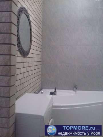 Продам Сталинку в самом центре города. Капитальный ремонт. Высота потолков 3,5м , вода круглосуточно. Море рядом. В... - 2