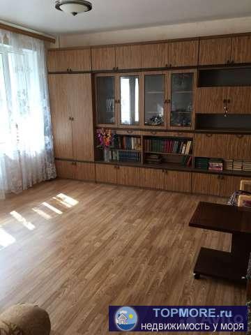 Дом расположен напротив центрального парка. Рядом все виды коммуникации: магазины, пляжи, остановки, морской вокзал,...