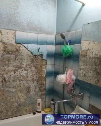 продам 2-х комн у/п в 10 м-не без ремонта , торцевая, но преимущество ее в том, что рядом с кухней кладовка, за счет... - 1