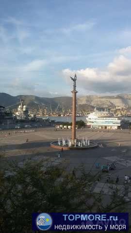 Квартира находится в историческом центре города. Окна выходят на набережную и морской вокзал. Вид из окна...