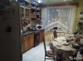 Квартира на 1 этаже, можно под магазин или офис, квартира угловая....