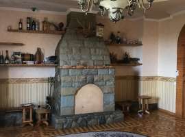 Продам добротный монолитно-кирпичный ГОСТЕВОЙ ДОМ !
h=300м2 на 10...