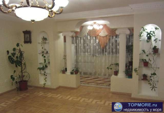 Квартира+подземный гараж! Квартира свободна физически и юридически. 5 комн. квартира в р-не Универсама в Евпатории.... - 2