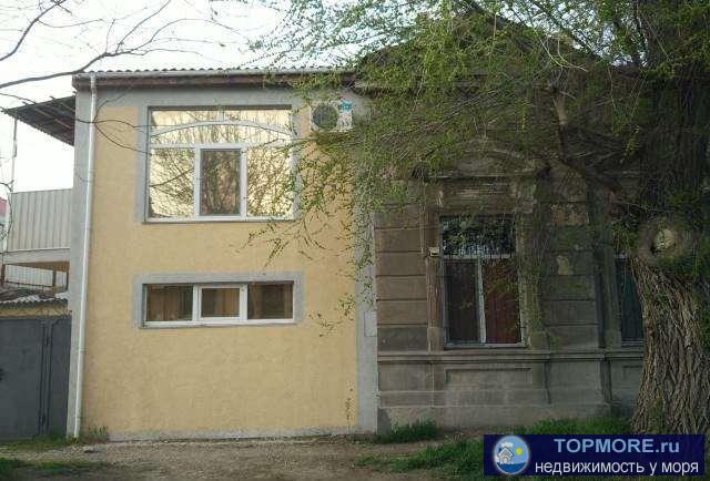 Квартира 200м от моря Потолки 3.6м Кухня 14м. 22м и 13мсвой дорик с навесом и гостевой домик 2эт.все коммуникации...