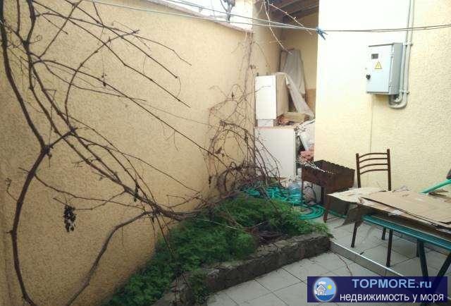 Квартира 200м от моря Потолки 3.6м Кухня 14м. 22м и 13мсвой дорик с навесом и гостевой домик 2эт.все коммуникации... - 1