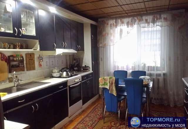 Продается 5ти комнатная квартира в районе 'Универсам' по ул. Интернациональной г.Евпатории. 3й этаж 10ти этажного...