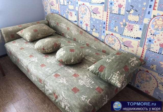 Продаю квартиру в центре Евпатории с мебелью, с техникой и встроенными шкафами. - 2