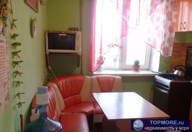 Продаётся трёхкомнатная квартира в хорошем районе. Дом из альминского блока.В пяти минутах две школы, два садика.... - 1