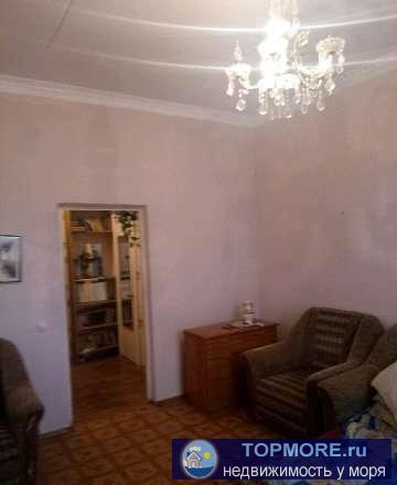 Двухкомнатная квартира,две кухни ,два сан узла,два входа.Высокие потолки 3 метра.