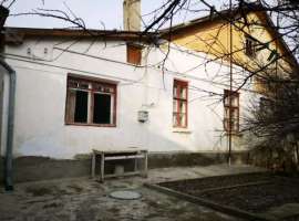 Продам трёхкомнатную квартиру на земле с отдельным двором 2,5 сотки...