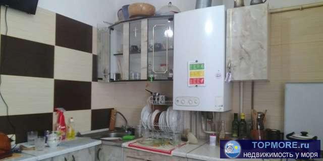 Продам трех комнатную квартиру с палисадником в центре Евпатории (ул. Фрунзе). Первый этаж четырех этажного дома....