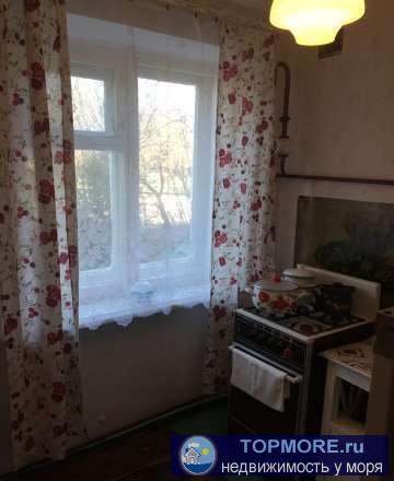 Продается уютная однокомнатная квартира, без евро ремонта, не солнечная сторона, окна выходят на центральную улицу,... - 2